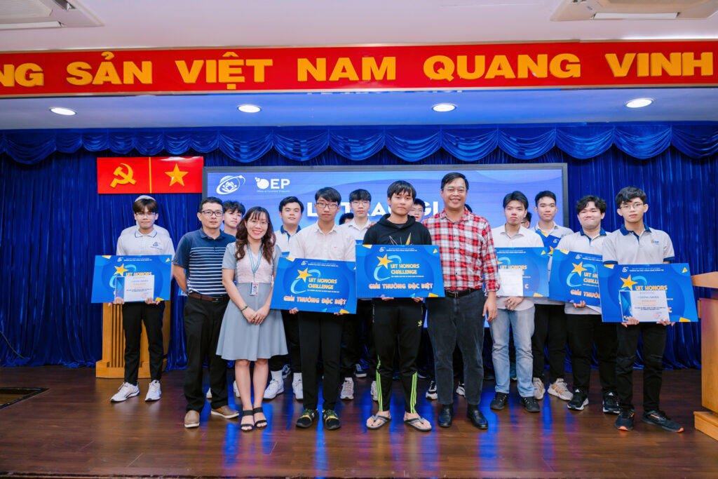 Trao Sinh viên tài năng chạm tới đỉnh cao - UIT Honors Challenge năm 2023