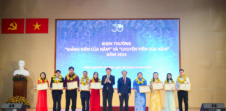 Trân trọng chúc mừng Thầy Phạm Văn Hậu, Thầy Lê Kim Hùng, Thầy Nguyễn Tấn Cầm đã vinh dự nhận “Giải thưởng Giảng viên của năm” năm 2024, trân trọng chúc mừng Thầy Vũ Khánh đã vinh dự nhận “Giải thưởng Chuyên viên của năm” năm 2024 do Giám đốc ĐHQG-HCM khen tặng