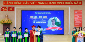 Vừa học vừa tham gia câu lạc bộ nhảy, Đinh Quang Ân, sinh viên khóa 2020 “ẵm” luôn danh hiệu thủ khoa ngành Mạng mạng máy và truyền thông dữ liệu Trường Đại học Công nghệ Thông tin trong đợt tốt nghiệp vừa qua. 