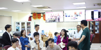 Chiều ngày 21/4/2025, trong khuôn khổ chuyến công tác sau lễ ký kết biên bản ghi nhớ hợp tác giữa Trường Đại học VinUni và Đại học Quốc gia TP. HCM (giai đoạn 2025–2030), đoàn công tác của VinUni đã có buổi tham quan và làm việc tại Phòng thí nghiệm An toàn thông tin (InSecLab) – Trường ĐH Công nghệ Thông tin (UIT). Đoàn tham quan gồm có: