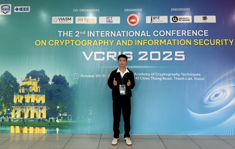 Nhóm sinh viên ngành An toàn thông tin trình bày bài báo khoa học tại Hội nghị khoa học quốc tế VCRIS 2025 1 image 14