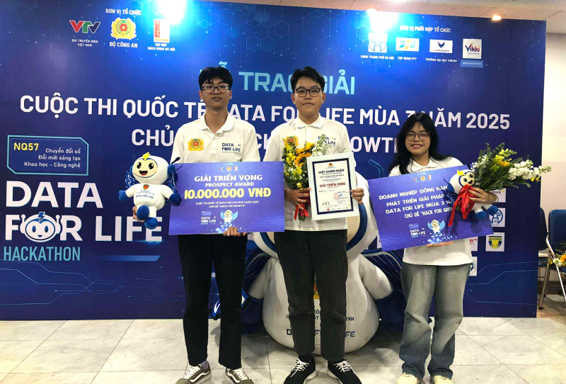Chúc mừng đội ANTformer đạt Giải Triển vọng tại Chung kết Cuộc thi quốc tế Data For Life 2025 1 image 23