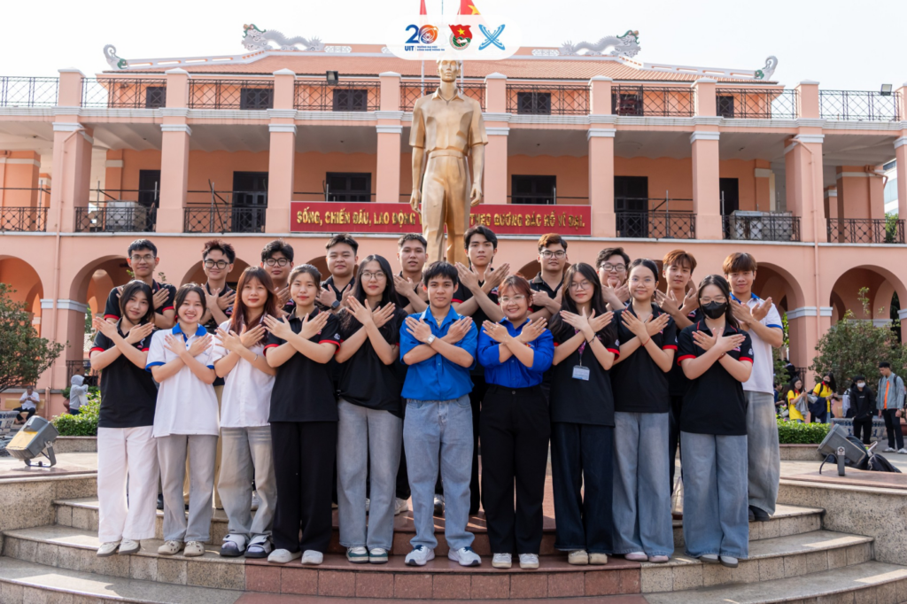 Chuyến đi kỷ niệm 96 năm ngày thành lập Đảng Cộng Sản Việt Nam của Đoàn khoa Mạng Máy tính và Truyền thông 1 image 6
