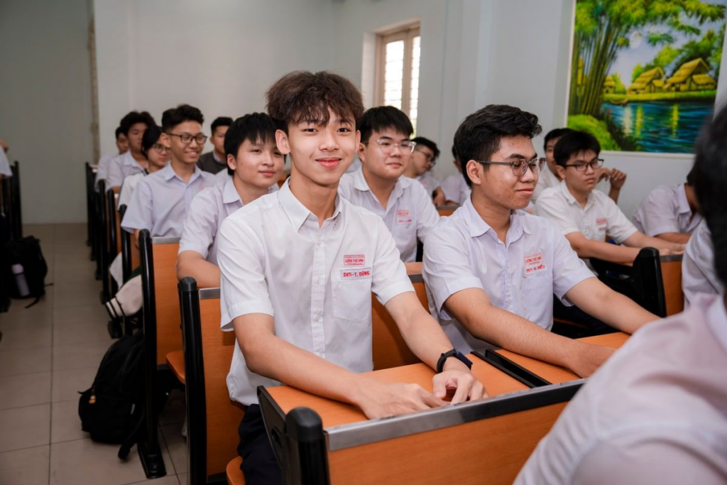 #UIT School Tour 2026 - Hành trình mang kiến thức An toàn Thông tin đến gần hơn với các bạn học sinh THPT chuyên Lương Thế Vinh 4 image 27