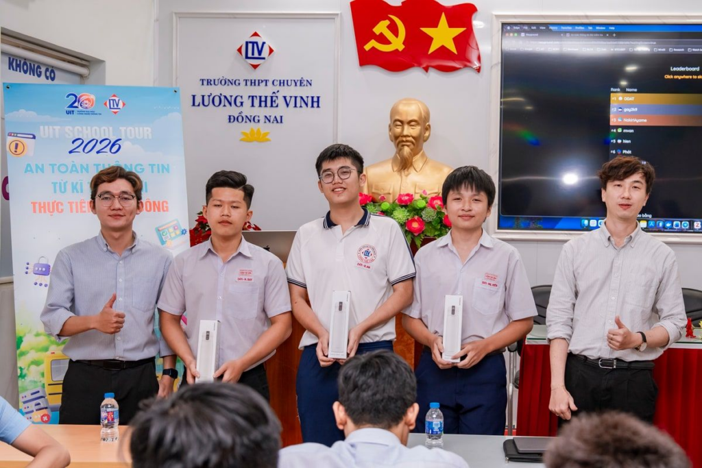 #UIT School Tour 2026 - Hành trình mang kiến thức An toàn Thông tin đến gần hơn với các bạn học sinh THPT chuyên Lương Thế Vinh 6 image 29
