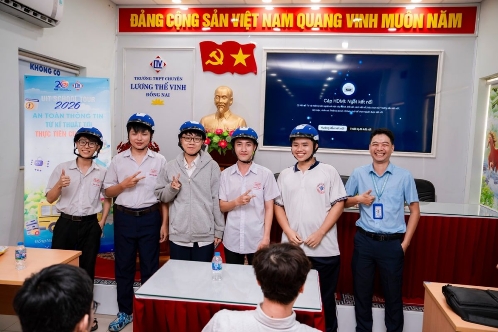 #UIT School Tour 2026 - Hành trình mang kiến thức An toàn Thông tin đến gần hơn với các bạn học sinh THPT chuyên Lương Thế Vinh 7 image 30