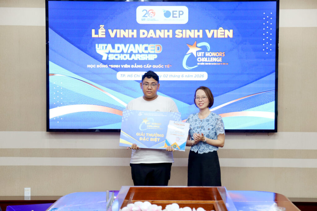 Vinh danh sinh viên đạt Giải thưởng UIT Honors Challenge - Sinh viên Tài năng chạm đến đỉnh cao 2 20260602HBSV18
