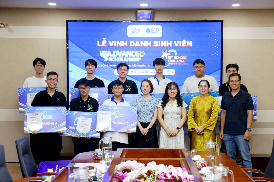 Vinh danh sinh viên đạt Giải thưởng UIT Honors Challenge - Sinh viên Tài năng chạm đến đỉnh cao 1 image 12