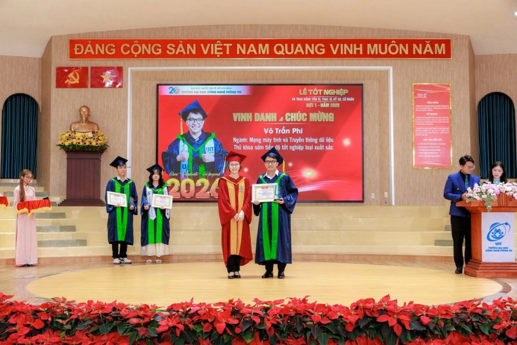 Tân thủ khoa Võ Trần Phi - Hành trình bắt đầu từ đam mê tìm lời giải cho những bài toán công nghệ 1 image 30