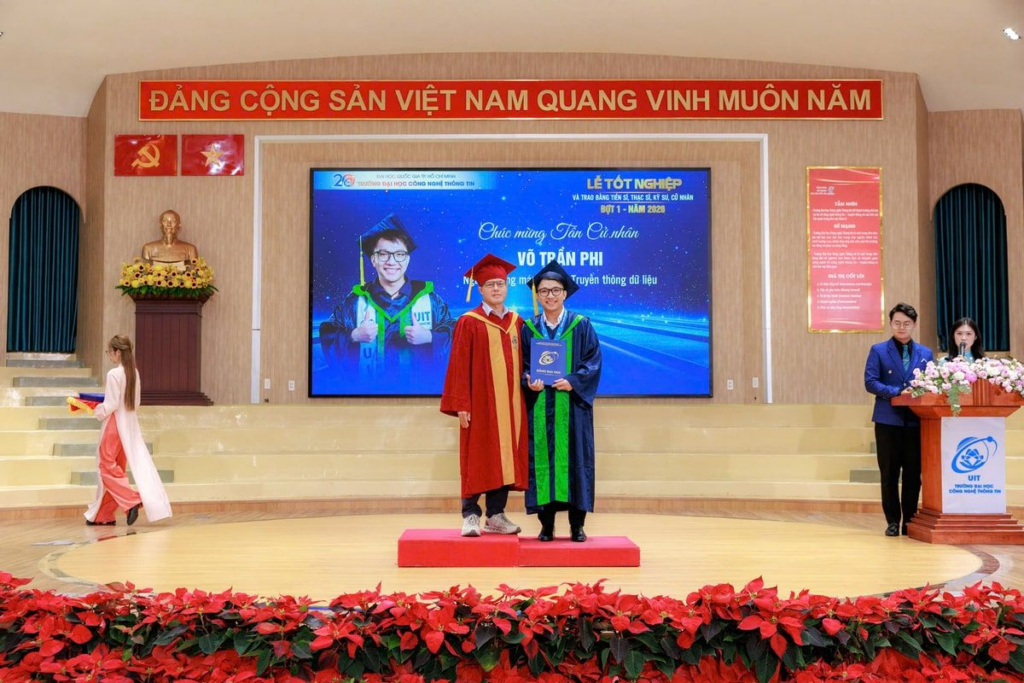 Tân thủ khoa Võ Trần Phi - Hành trình bắt đầu từ đam mê tìm lời giải cho những bài toán công nghệ 2 image 31