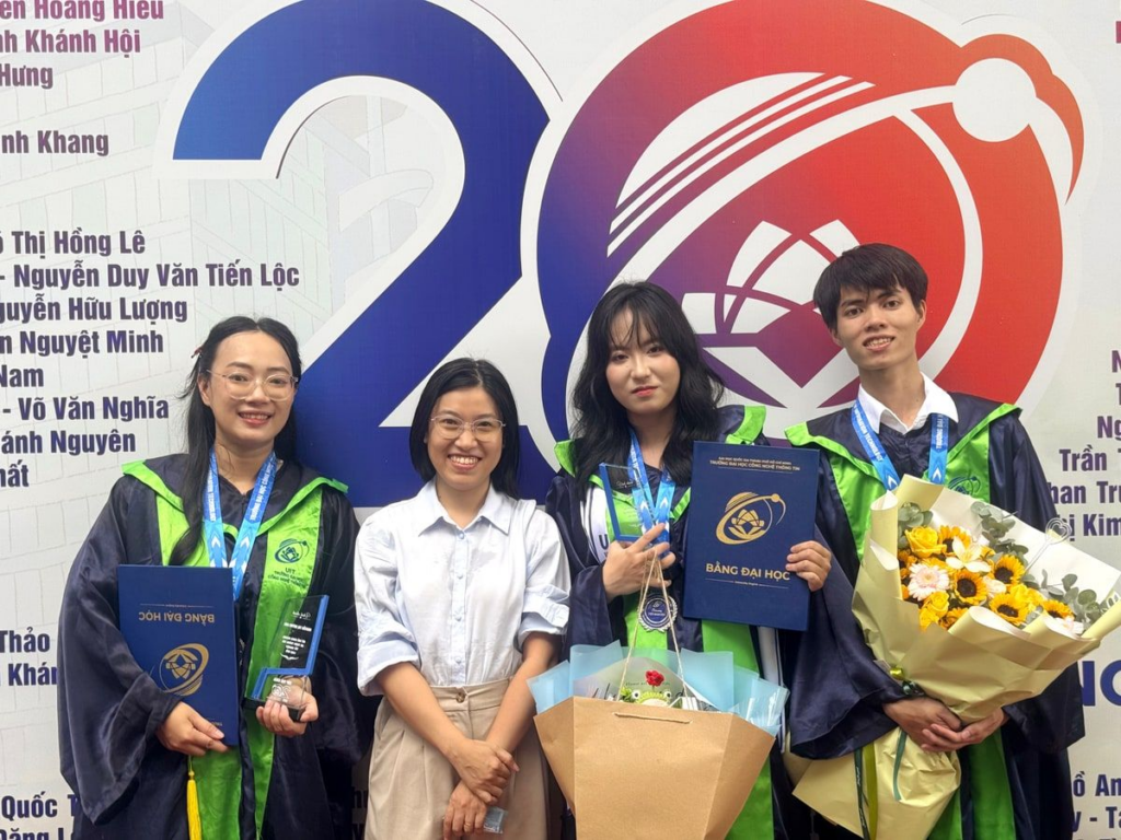 Trịnh Thị Bích Thảo: Từ cô gái giỏi Văn đến Thủ khoa ngành An toàn Thông tin 3 image 36